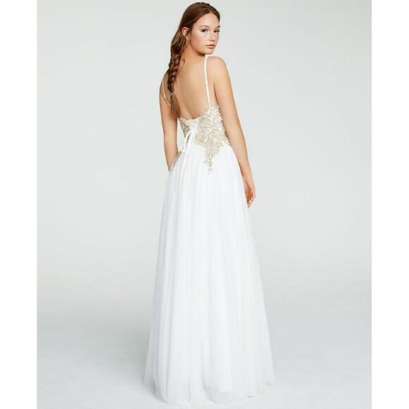 Say Yes To The Prom Dress Dresses & Skirts - Say Yes to the Prom NEW Juniors' Quinceanera Embroidered Lace Gown Winter Formal